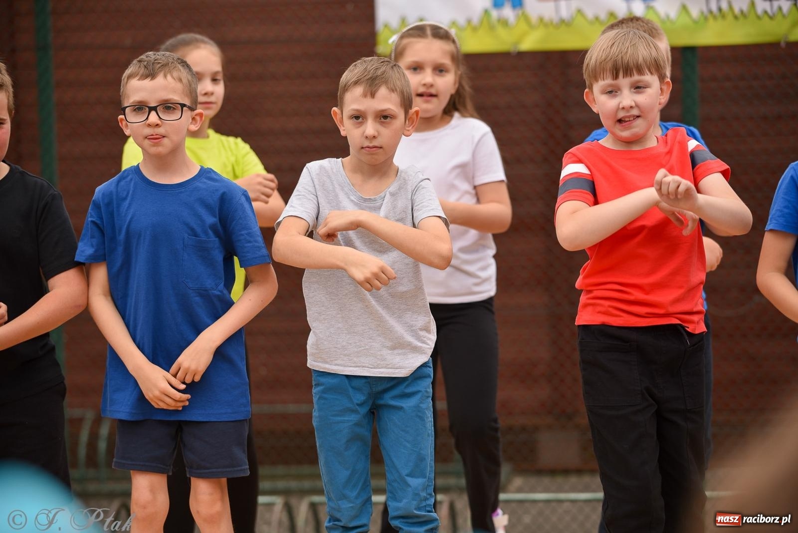 Zdjęcie w galerii na portalu naszraciborz.pl: Piętnastka festynem rodzinnym żegna rok szkolny wiadomości z regionu