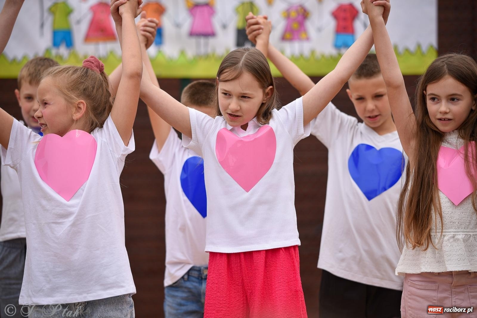 Zdjęcie w galerii na portalu naszraciborz.pl: Piętnastka festynem rodzinnym żegna rok szkolny wiadomości z regionu