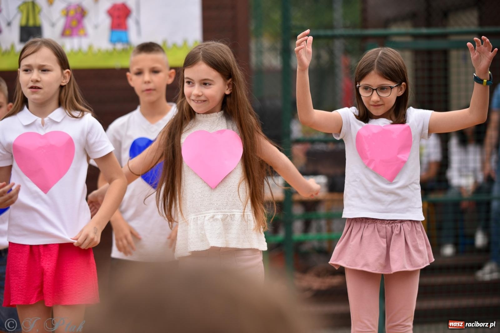 Zdjęcie w galerii na portalu naszraciborz.pl: Piętnastka festynem rodzinnym żegna rok szkolny wiadomości z regionu