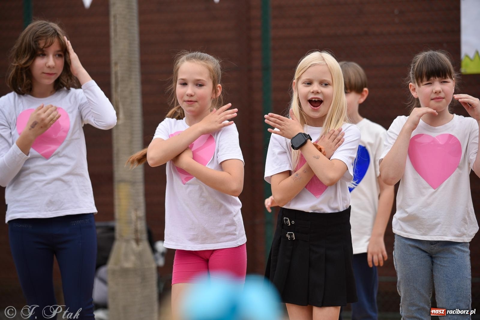Zdjęcie w galerii na portalu naszraciborz.pl: Piętnastka festynem rodzinnym żegna rok szkolny wiadomości z regionu