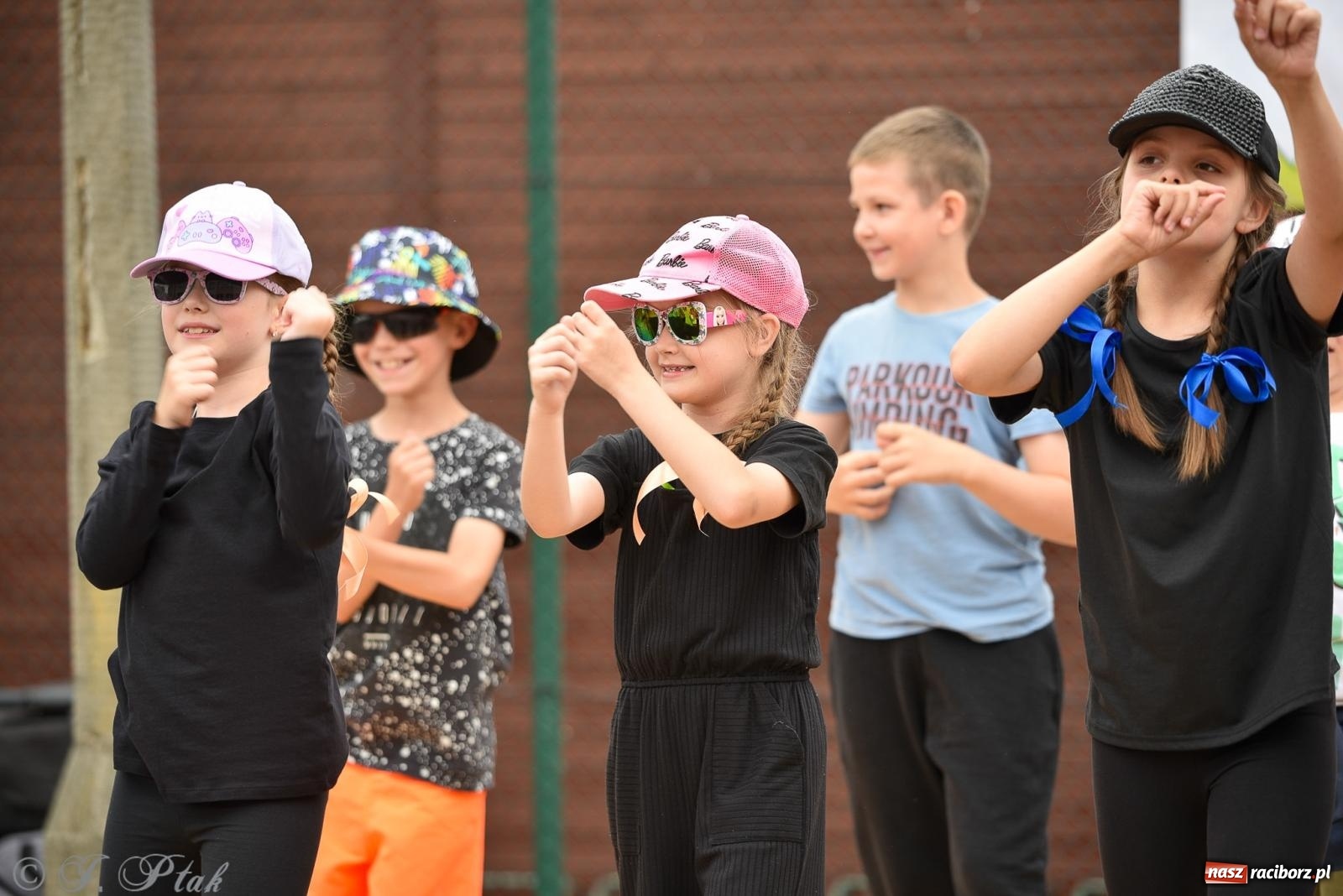 Zdjęcie w galerii na portalu naszraciborz.pl: Piętnastka festynem rodzinnym żegna rok szkolny wiadomości z regionu