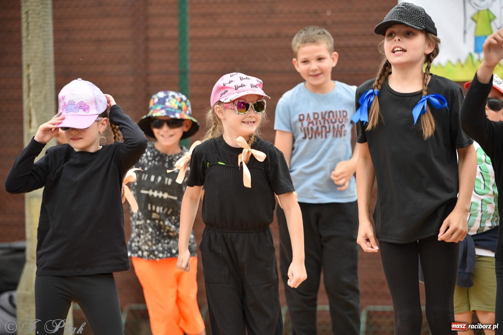 Zdjęcie w galerii na portalu naszraciborz.pl: Piętnastka festynem rodzinnym żegna rok szkolny wiadomości z regionu