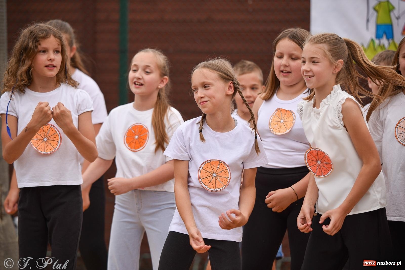 Zdjęcie w galerii na portalu naszraciborz.pl: Piętnastka festynem rodzinnym żegna rok szkolny wiadomości z regionu