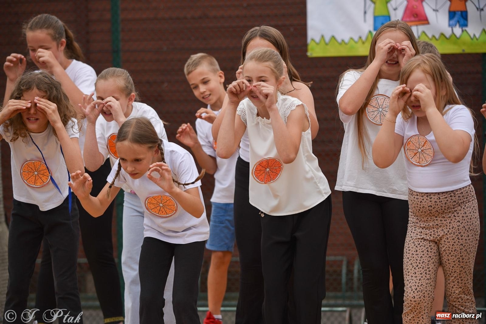 Zdjęcie w galerii na portalu naszraciborz.pl: Piętnastka festynem rodzinnym żegna rok szkolny wiadomości z regionu