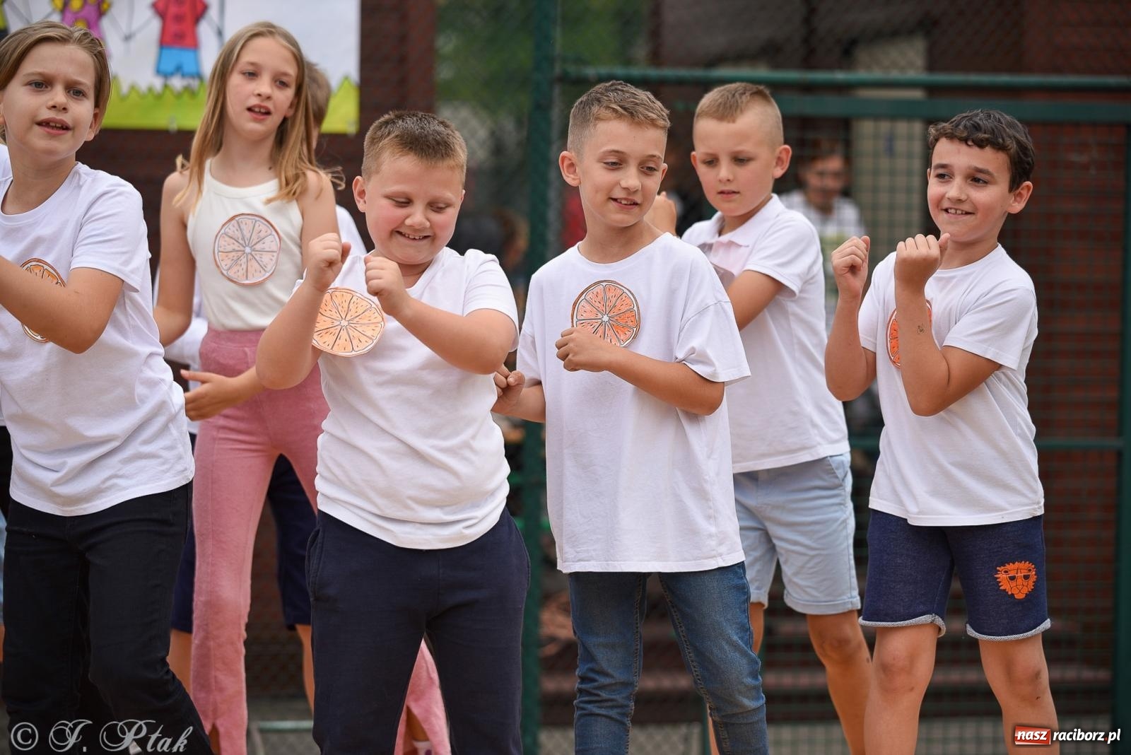 Zdjęcie w galerii na portalu naszraciborz.pl: Piętnastka festynem rodzinnym żegna rok szkolny wiadomości z regionu