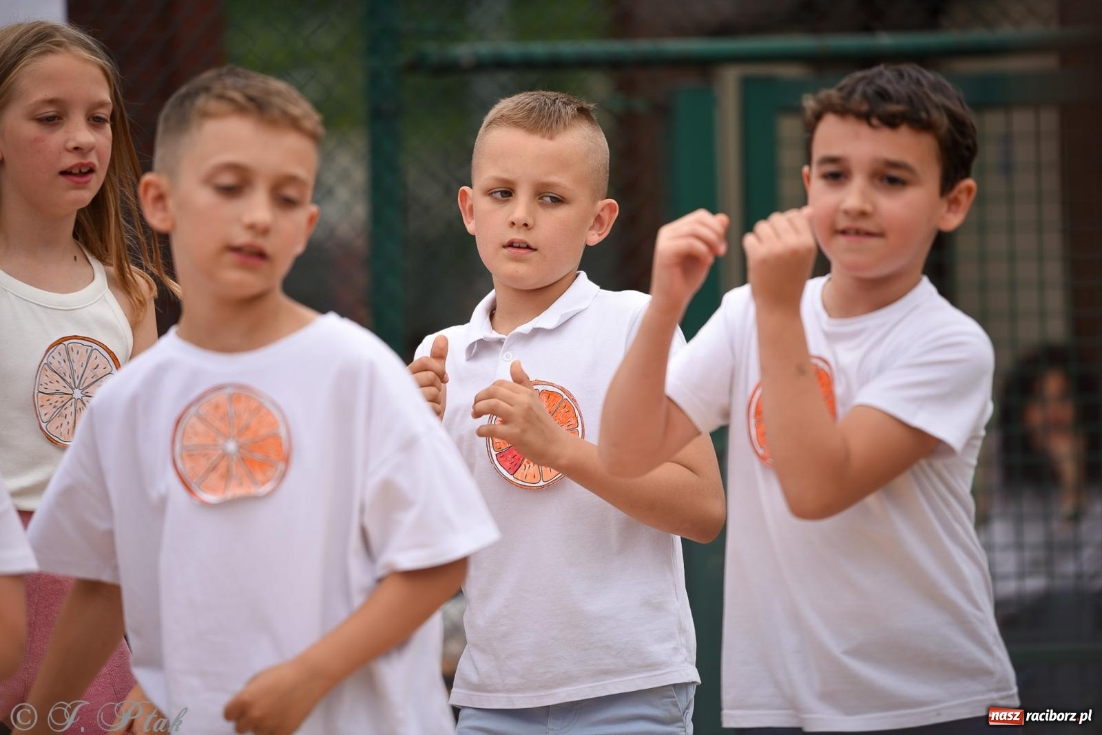Zdjęcie w galerii na portalu naszraciborz.pl: Piętnastka festynem rodzinnym żegna rok szkolny wiadomości z regionu