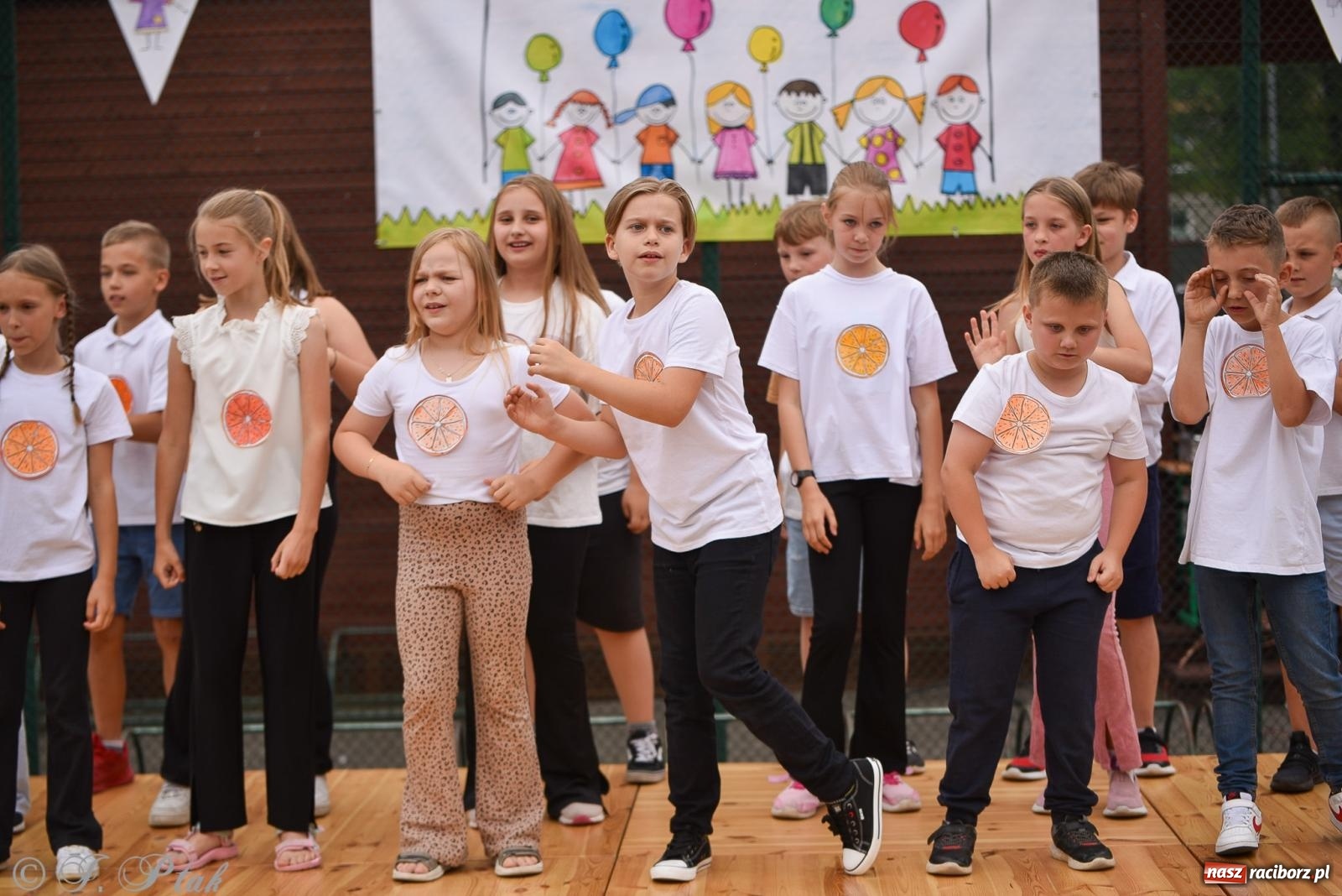 Zdjęcie w galerii na portalu naszraciborz.pl: Piętnastka festynem rodzinnym żegna rok szkolny wiadomości z regionu
