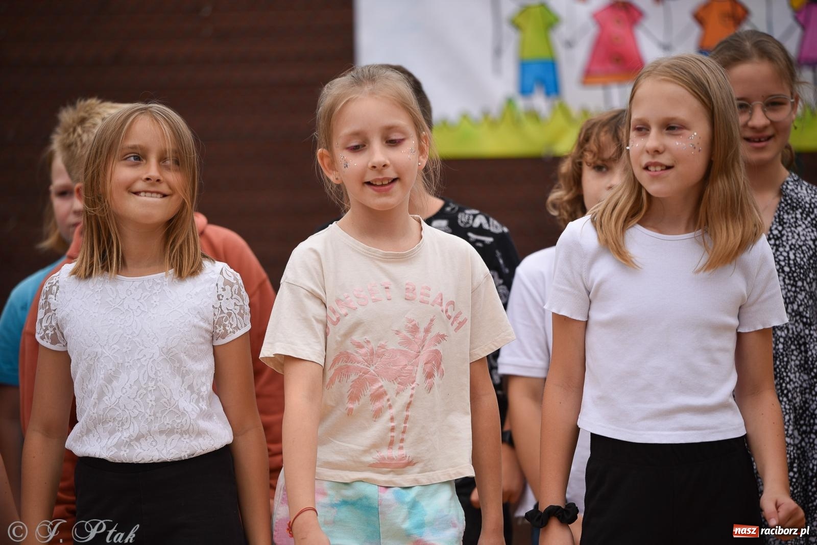 Zdjęcie w galerii na portalu naszraciborz.pl: Piętnastka festynem rodzinnym żegna rok szkolny wiadomości z regionu