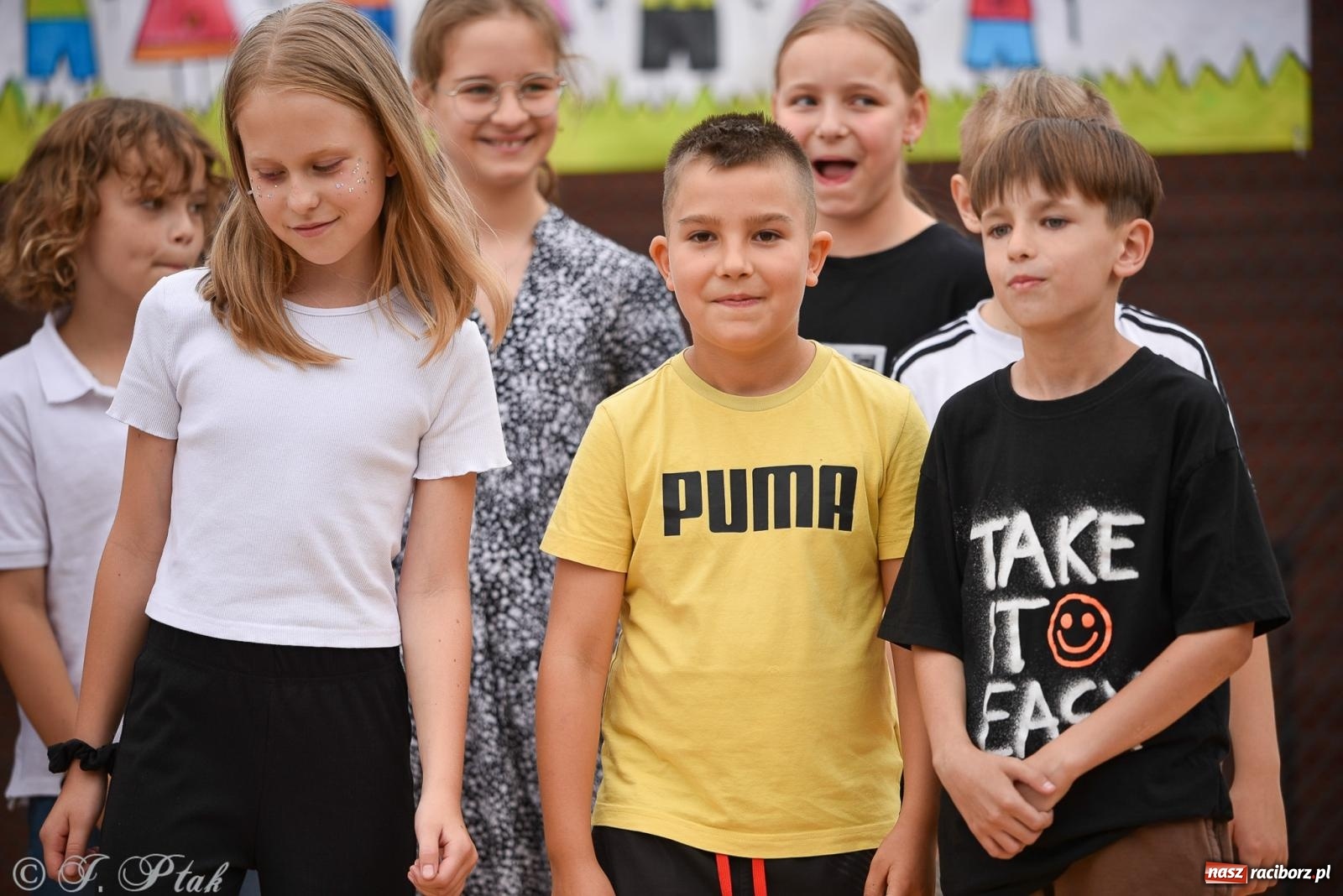 Zdjęcie w galerii na portalu naszraciborz.pl: Piętnastka festynem rodzinnym żegna rok szkolny wiadomości z regionu