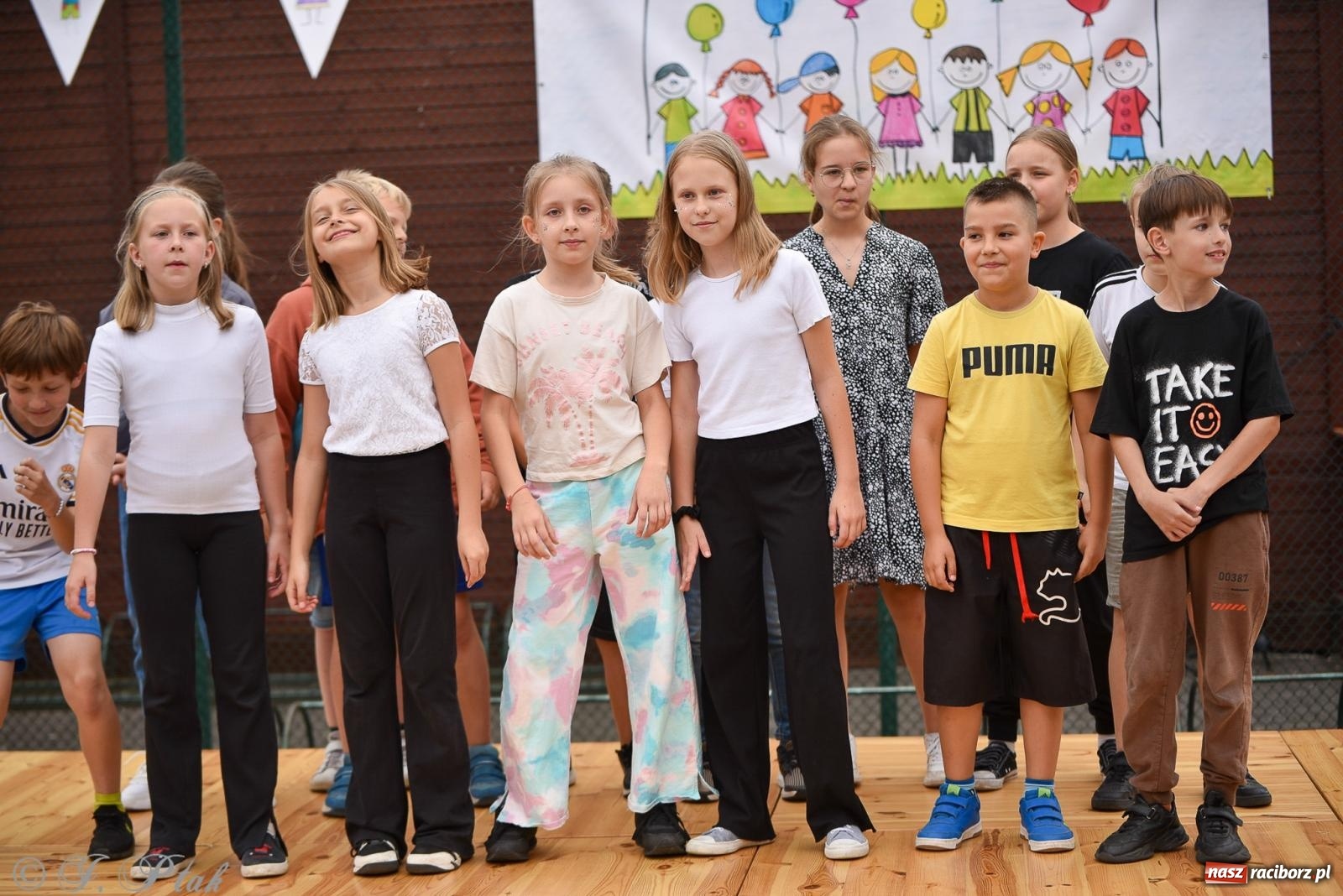 Zdjęcie w galerii na portalu naszraciborz.pl: Piętnastka festynem rodzinnym żegna rok szkolny wiadomości z regionu