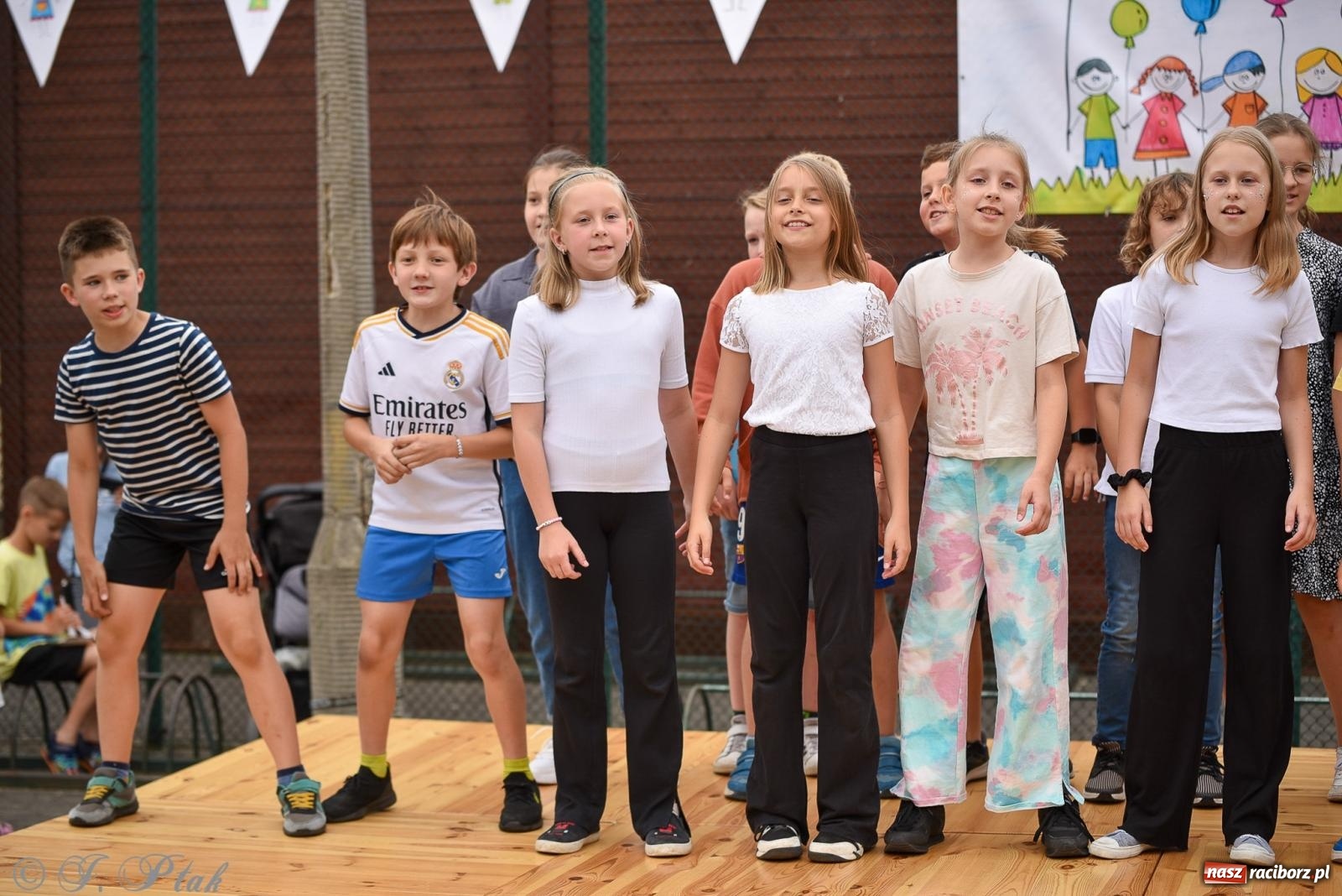 Zdjęcie w galerii na portalu naszraciborz.pl: Piętnastka festynem rodzinnym żegna rok szkolny wiadomości z regionu