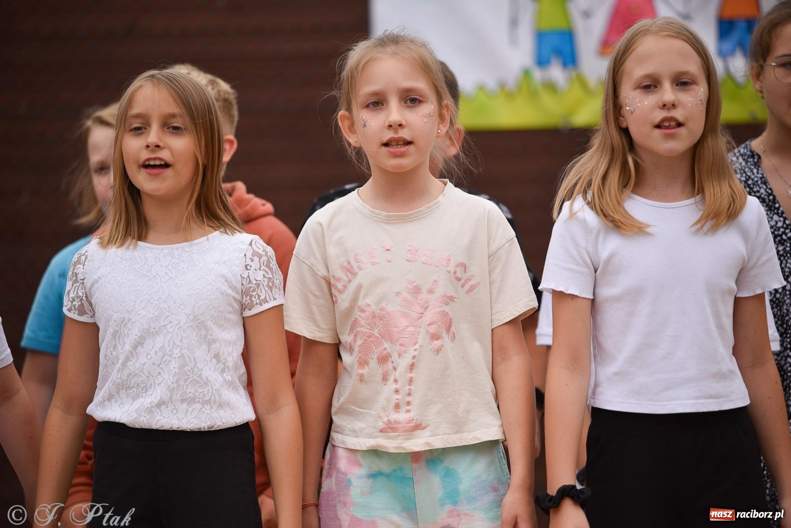 Zdjęcie w galerii na portalu naszraciborz.pl: Piętnastka festynem rodzinnym żegna rok szkolny wiadomości z regionu