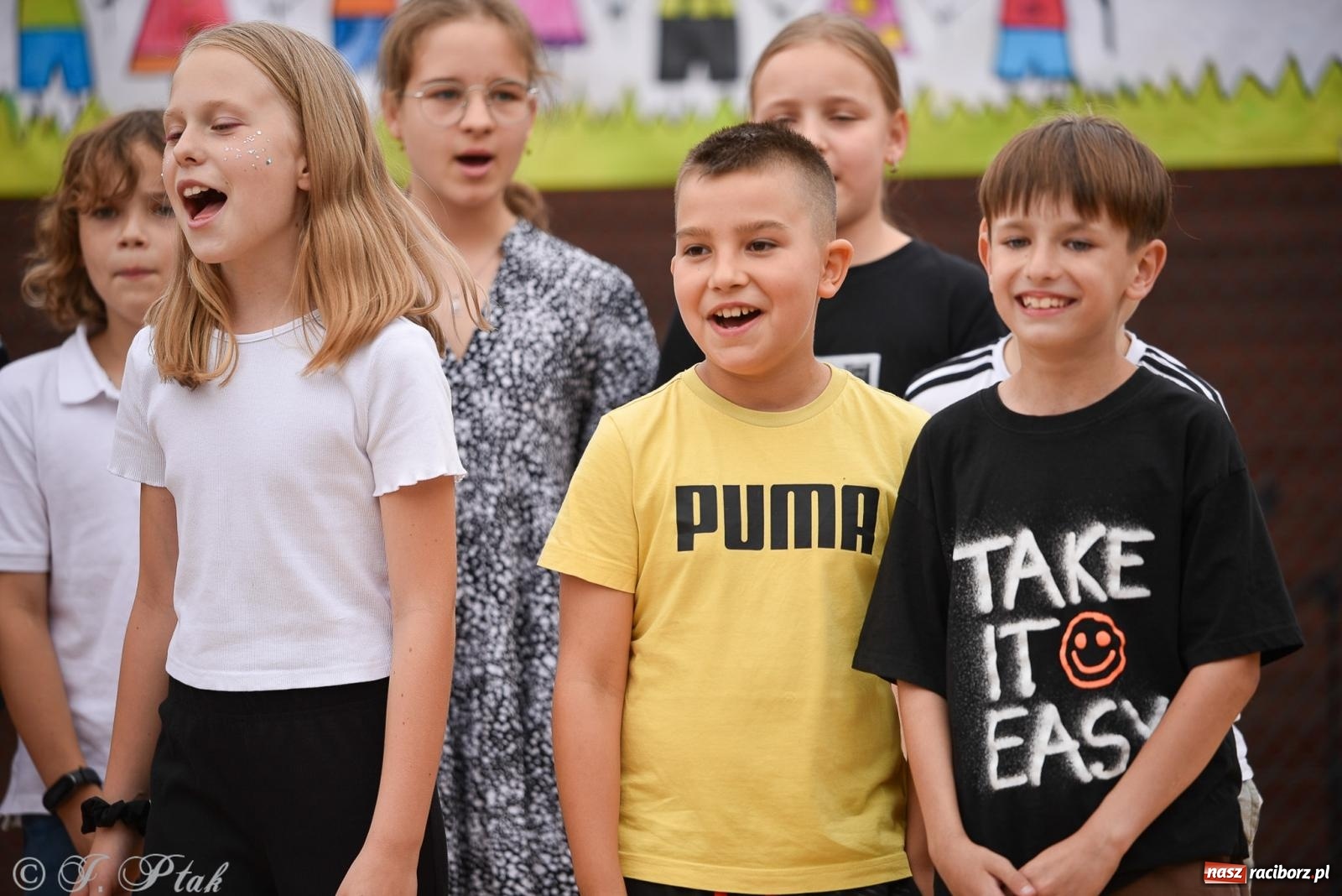 Zdjęcie w galerii na portalu naszraciborz.pl: Piętnastka festynem rodzinnym żegna rok szkolny wiadomości z regionu