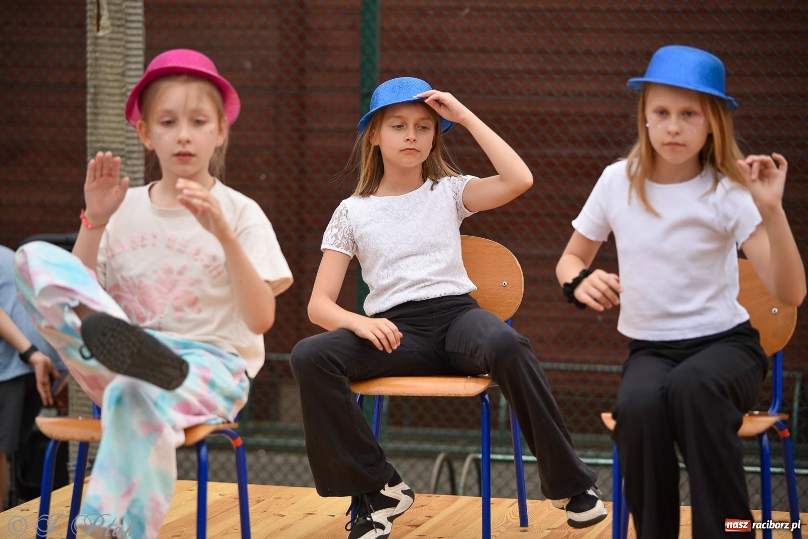 Zdjęcie w galerii na portalu naszraciborz.pl: Piętnastka festynem rodzinnym żegna rok szkolny wiadomości z regionu