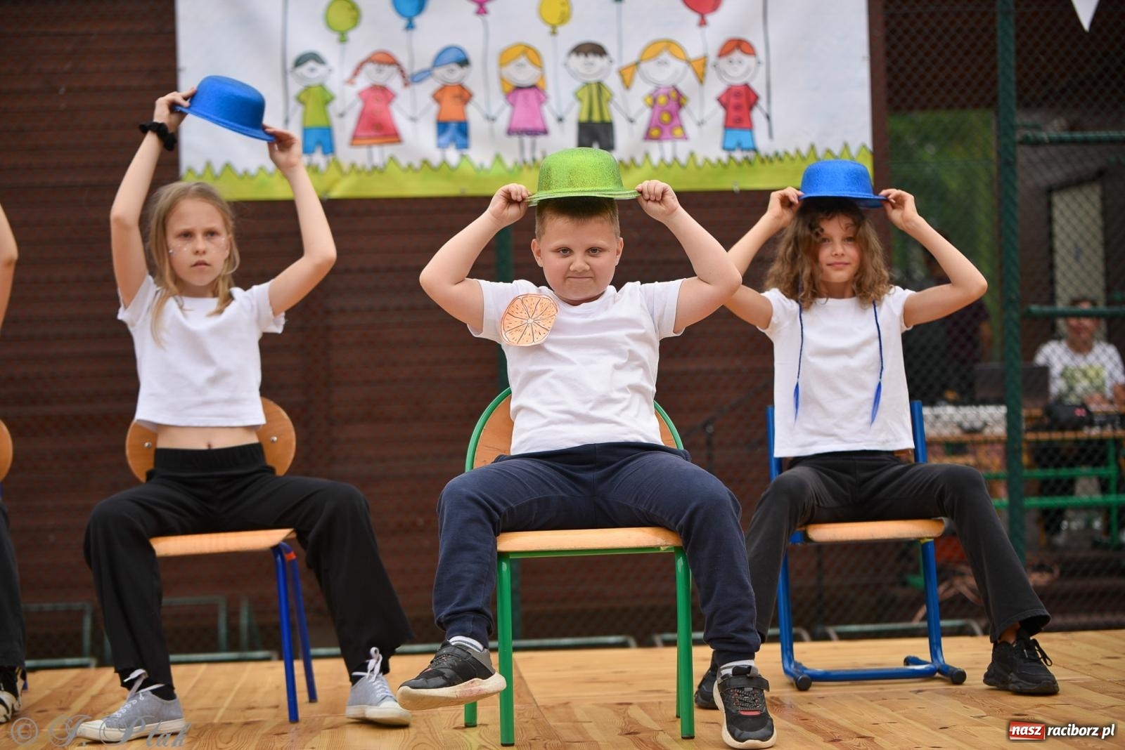 Zdjęcie w galerii na portalu naszraciborz.pl: Piętnastka festynem rodzinnym żegna rok szkolny wiadomości z regionu