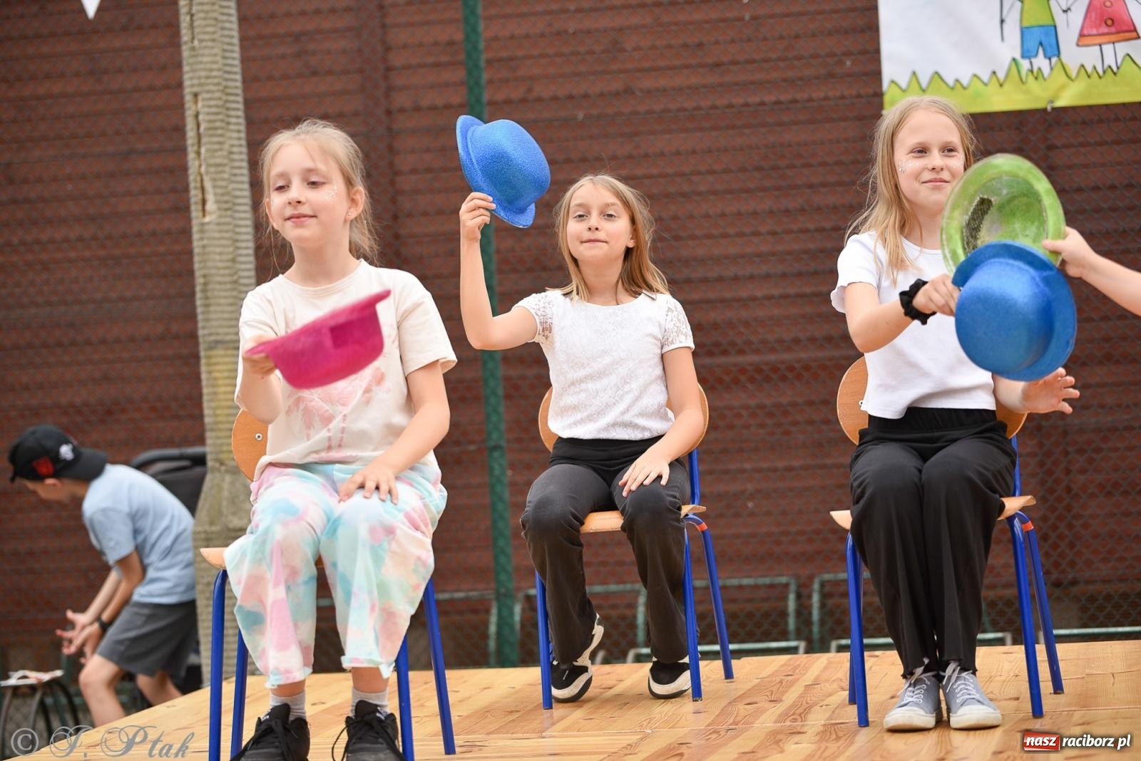 Zdjęcie w galerii na portalu naszraciborz.pl: Piętnastka festynem rodzinnym żegna rok szkolny wiadomości z regionu