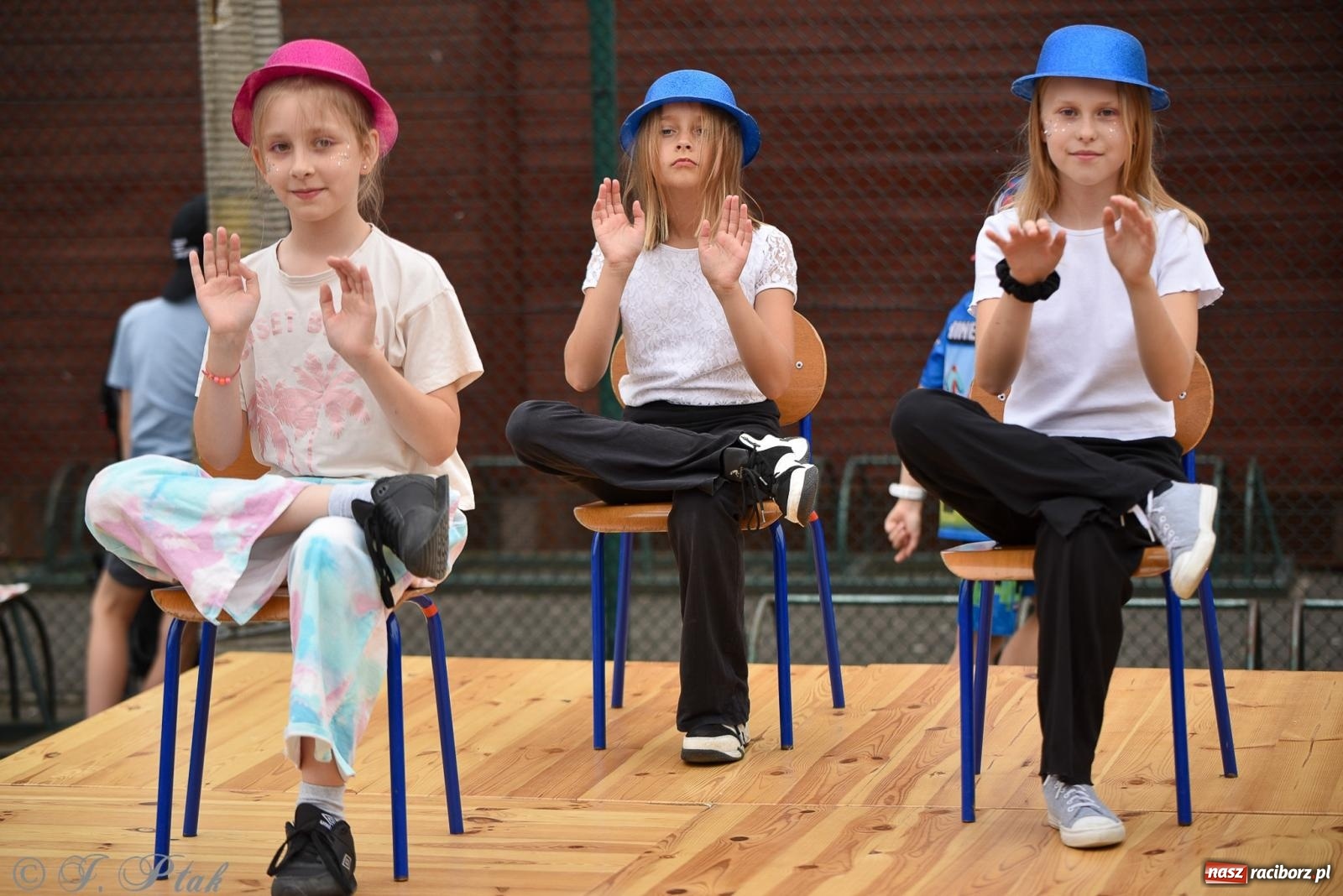 Zdjęcie w galerii na portalu naszraciborz.pl: Piętnastka festynem rodzinnym żegna rok szkolny wiadomości z regionu