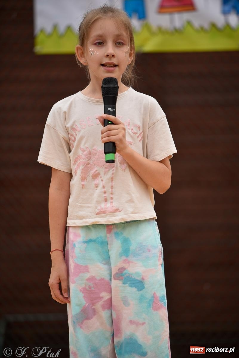 Zdjęcie w galerii na portalu naszraciborz.pl: Piętnastka festynem rodzinnym żegna rok szkolny wiadomości z regionu