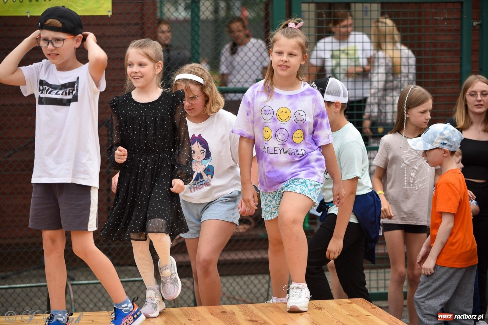 Zdjęcie w galerii na portalu naszraciborz.pl: Piętnastka festynem rodzinnym żegna rok szkolny wiadomości z regionu