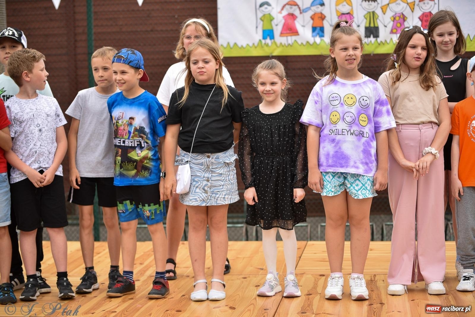 Zdjęcie w galerii na portalu naszraciborz.pl: Piętnastka festynem rodzinnym żegna rok szkolny wiadomości z regionu