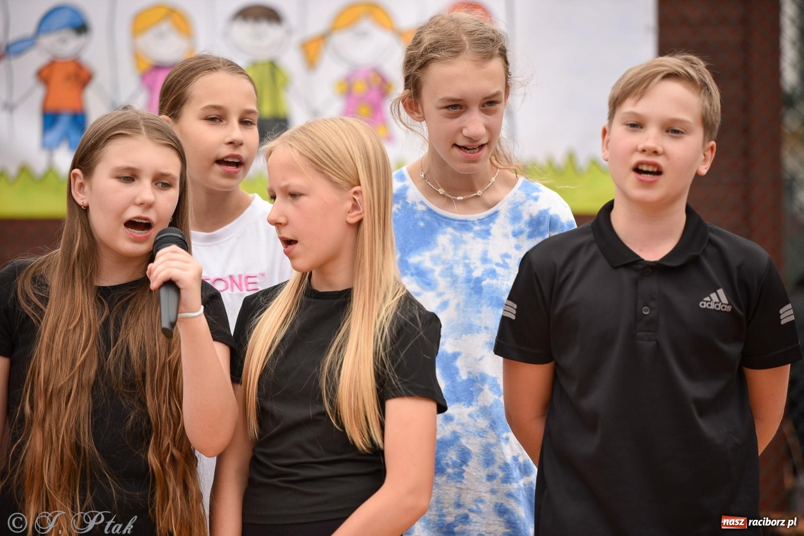 Zdjęcie w galerii na portalu naszraciborz.pl: Piętnastka festynem rodzinnym żegna rok szkolny wiadomości z regionu