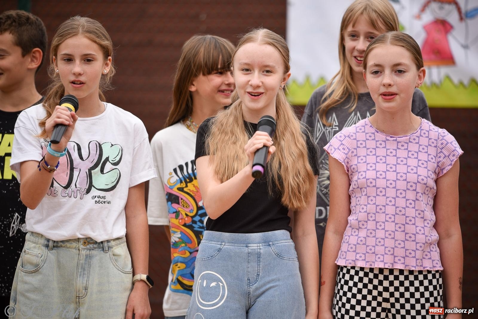 Zdjęcie w galerii na portalu naszraciborz.pl: Piętnastka festynem rodzinnym żegna rok szkolny wiadomości z regionu