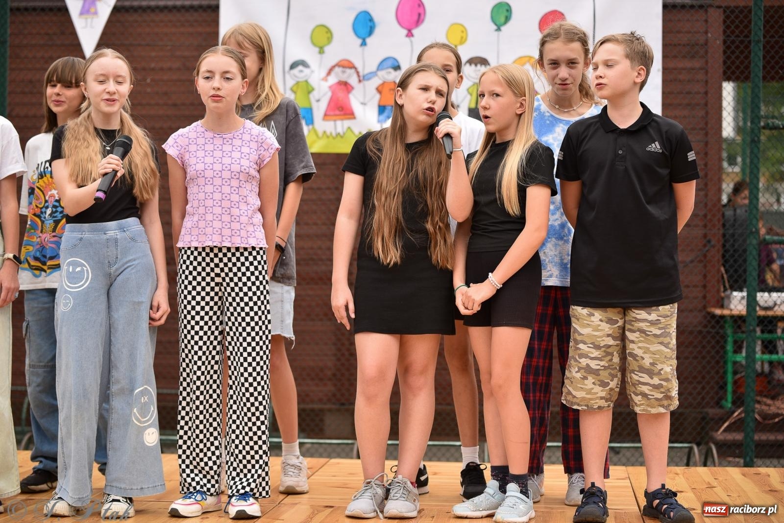 Zdjęcie w galerii na portalu naszraciborz.pl: Piętnastka festynem rodzinnym żegna rok szkolny wiadomości z regionu