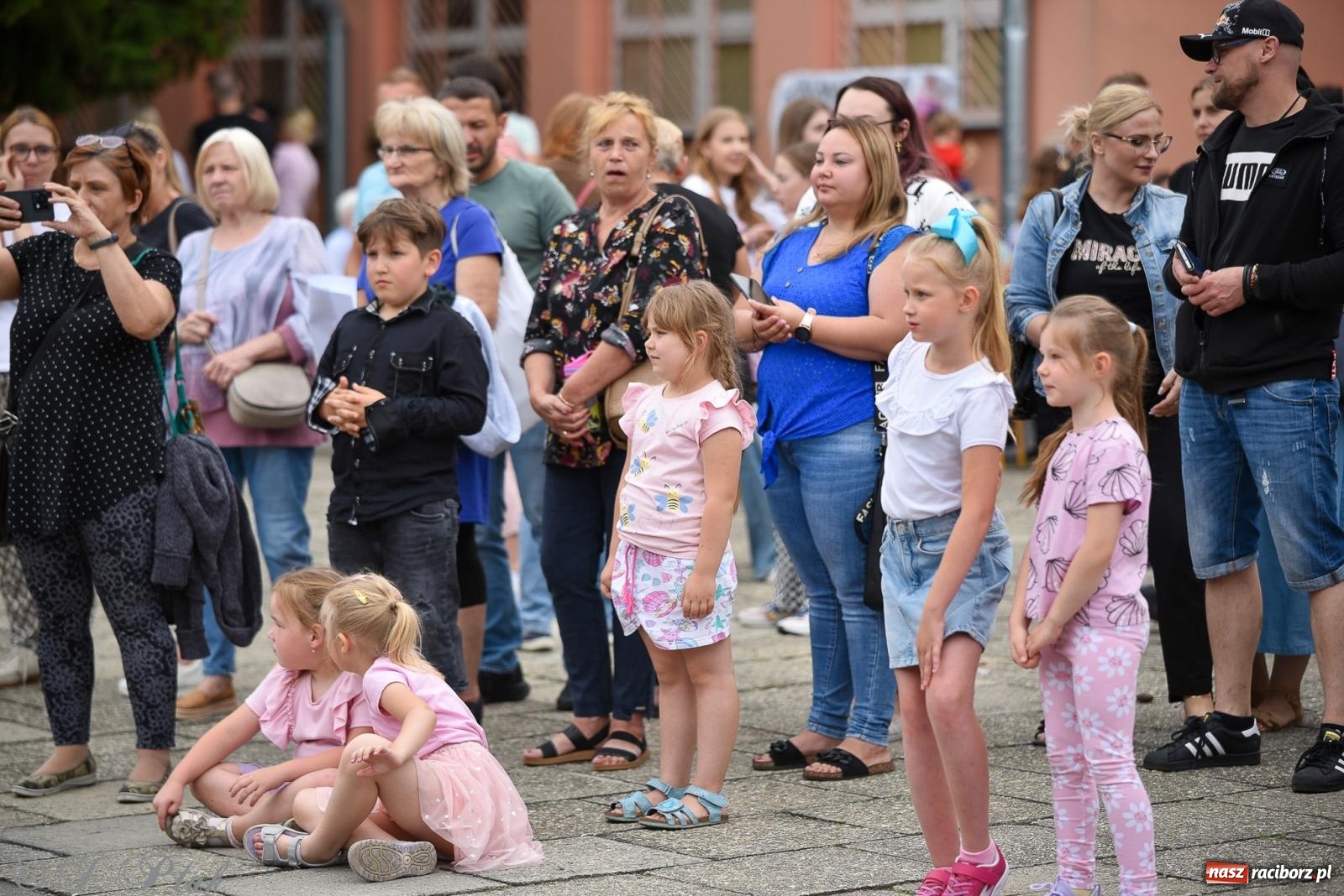 Zdjęcie w galerii na portalu naszraciborz.pl: Piętnastka festynem rodzinnym żegna rok szkolny wiadomości z regionu