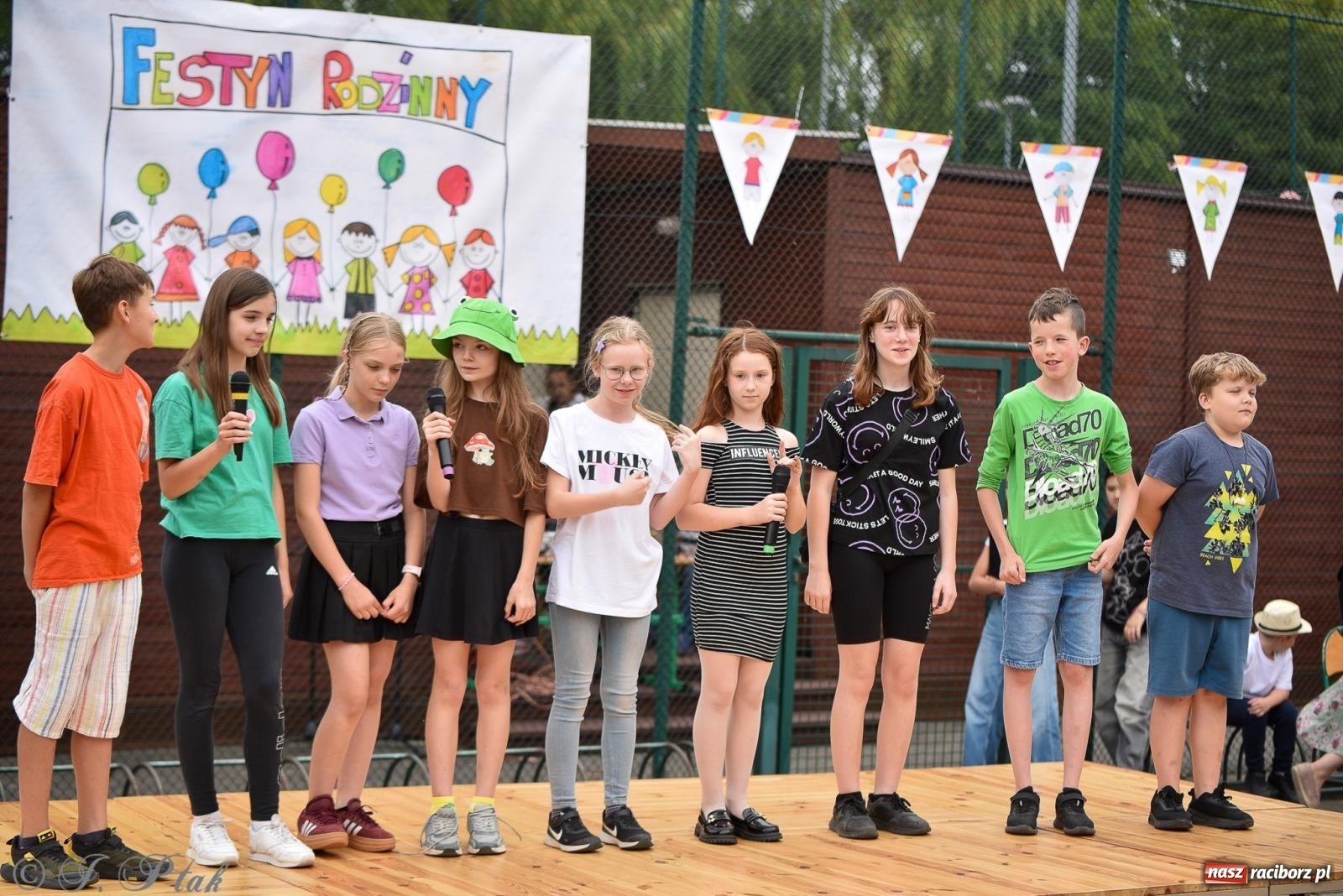 Zdjęcie w galerii na portalu naszraciborz.pl: Piętnastka festynem rodzinnym żegna rok szkolny wiadomości z regionu