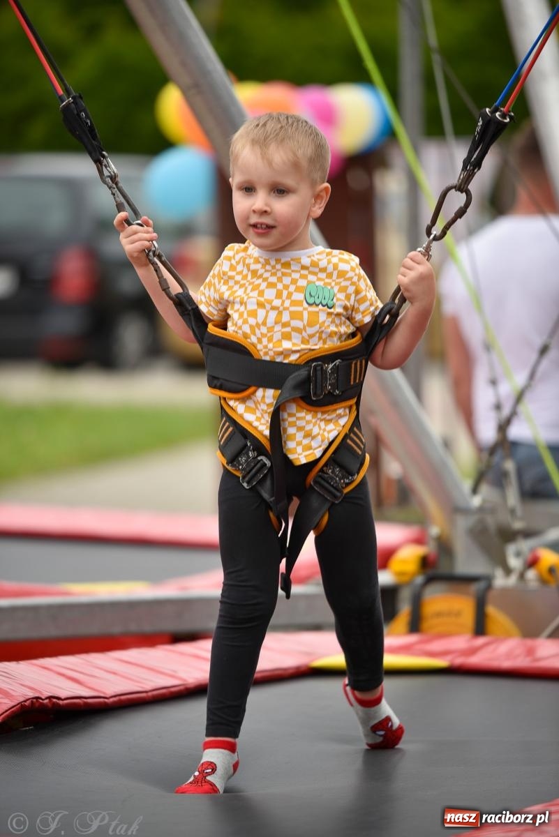 Zdjęcie w galerii na portalu naszraciborz.pl: Piętnastka festynem rodzinnym żegna rok szkolny wiadomości z regionu