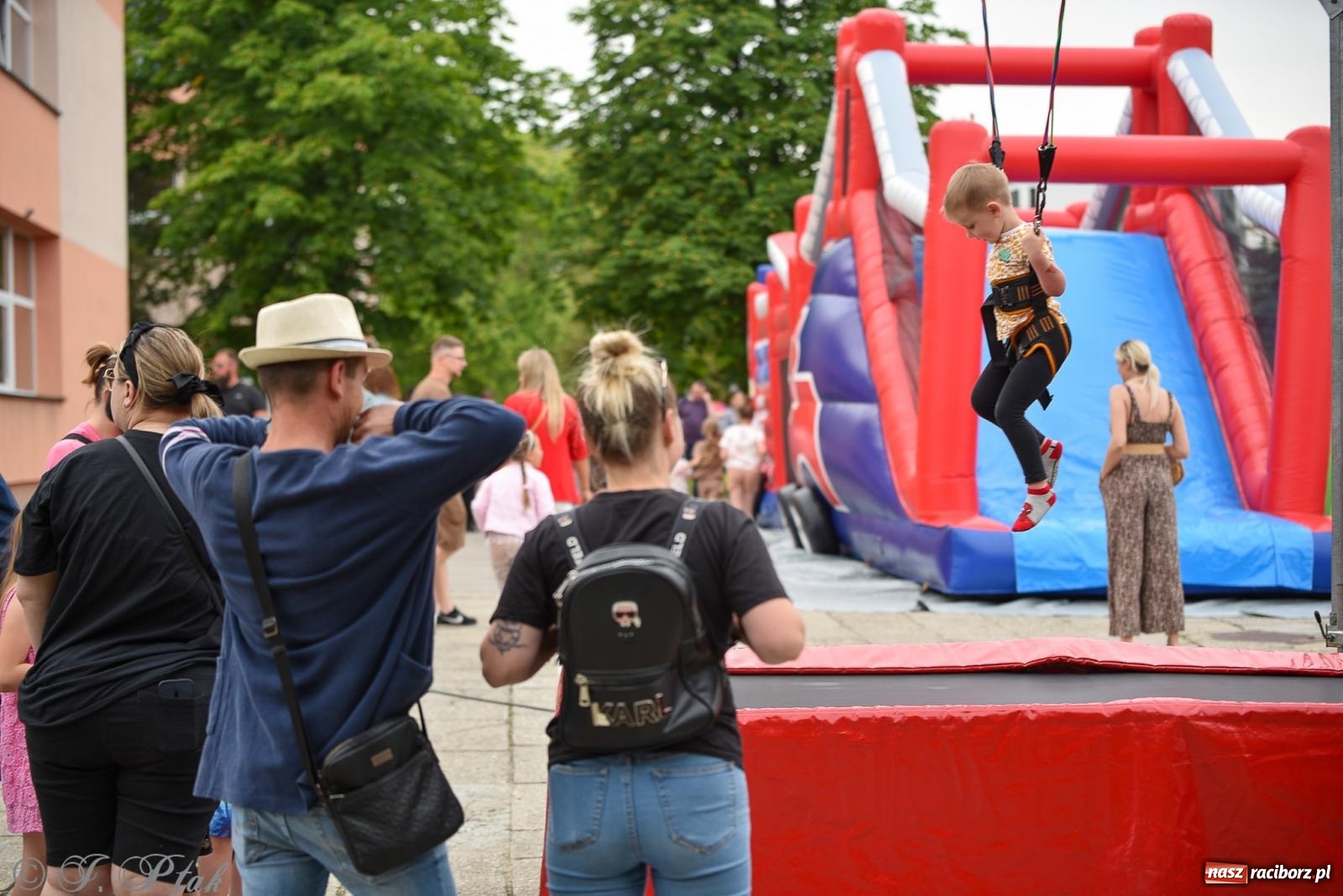 Zdjęcie w galerii na portalu naszraciborz.pl: Piętnastka festynem rodzinnym żegna rok szkolny wiadomości z regionu