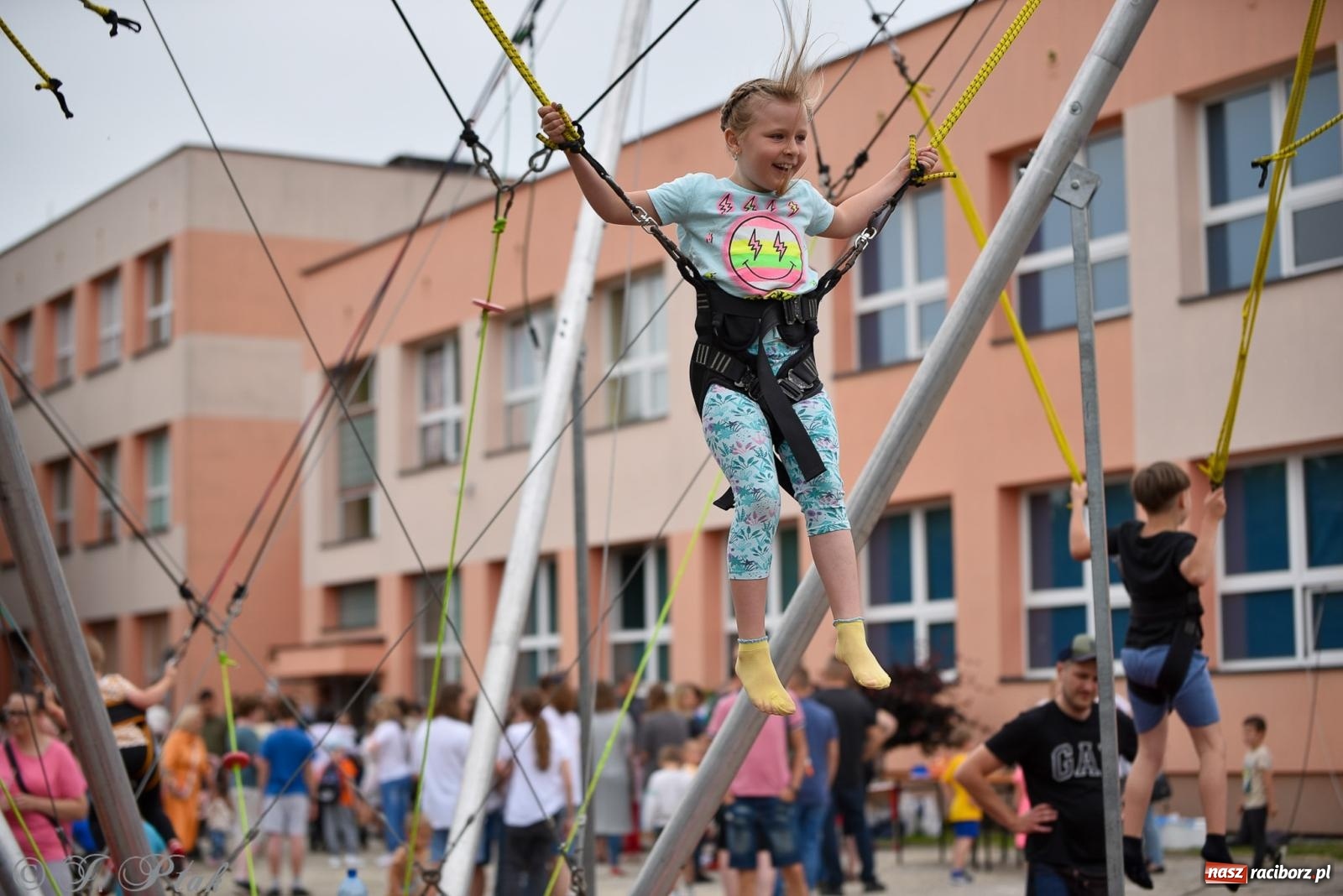 Zdjęcie w galerii na portalu naszraciborz.pl: Piętnastka festynem rodzinnym żegna rok szkolny wiadomości z regionu