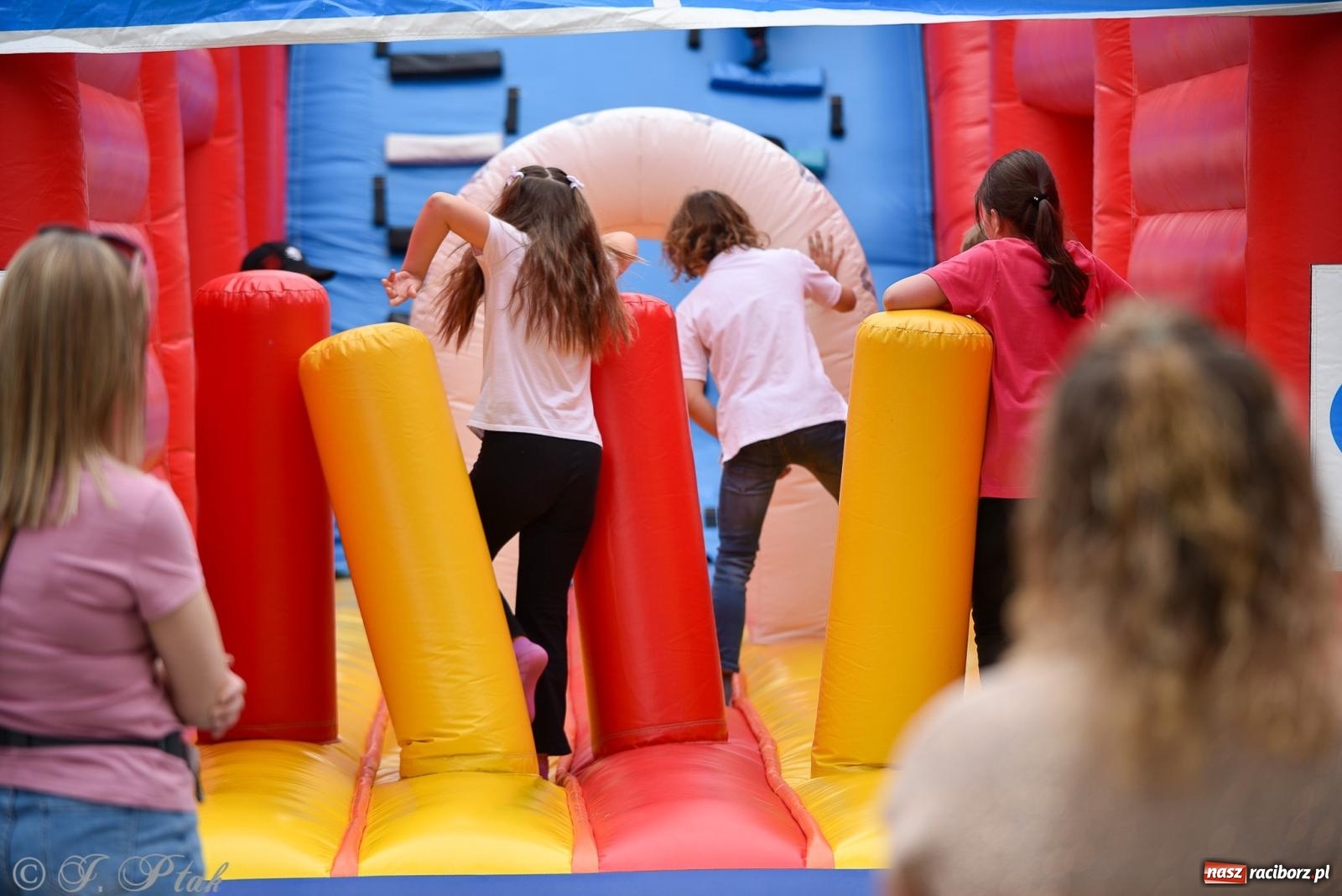 Zdjęcie w galerii na portalu naszraciborz.pl: Piętnastka festynem rodzinnym żegna rok szkolny wiadomości z regionu