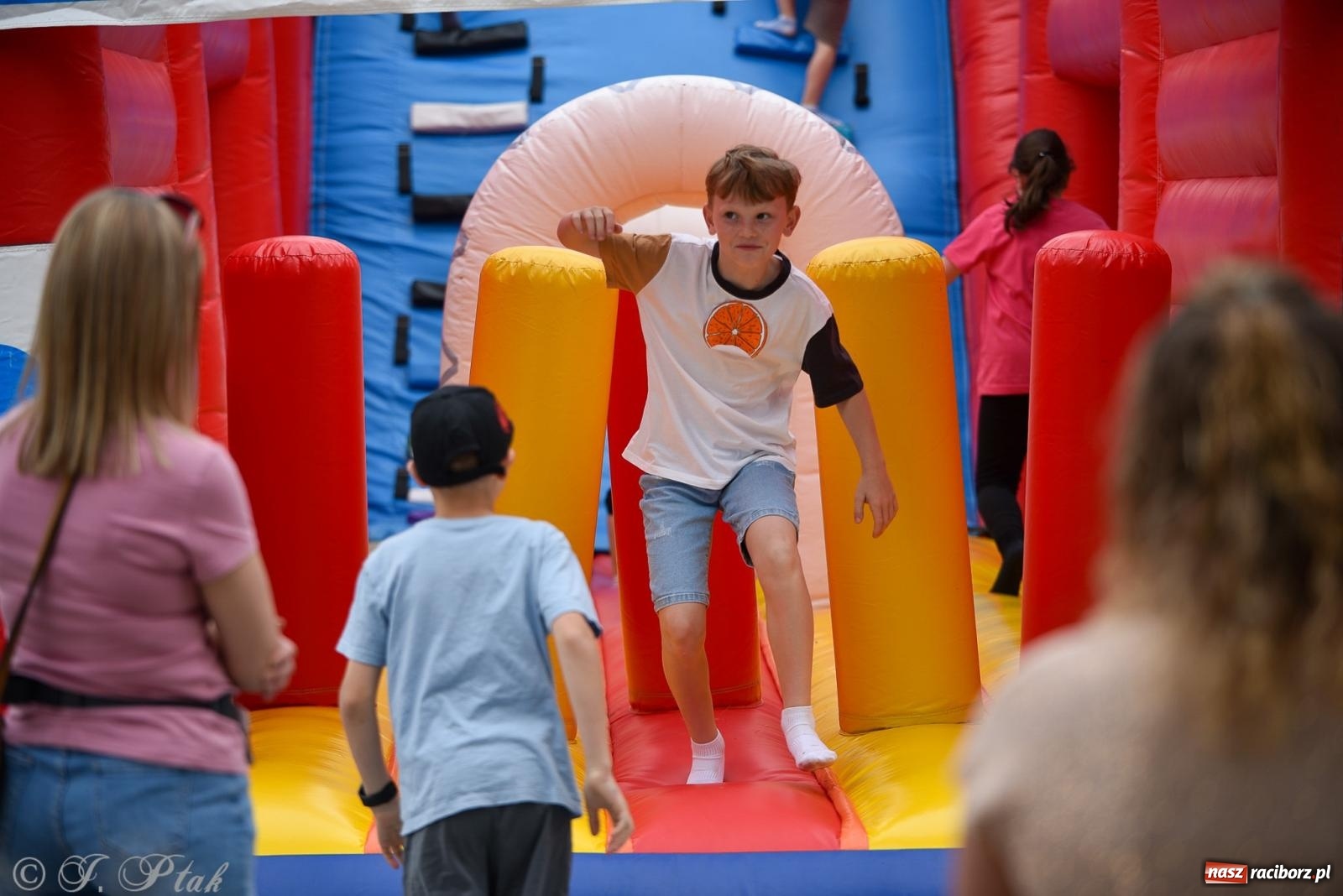 Zdjęcie w galerii na portalu naszraciborz.pl: Piętnastka festynem rodzinnym żegna rok szkolny wiadomości z regionu