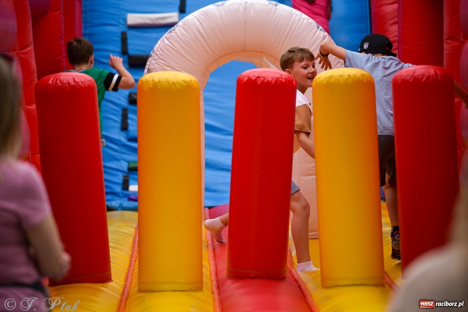 Zdjęcie w galerii na portalu naszraciborz.pl: Piętnastka festynem rodzinnym żegna rok szkolny wiadomości z regionu