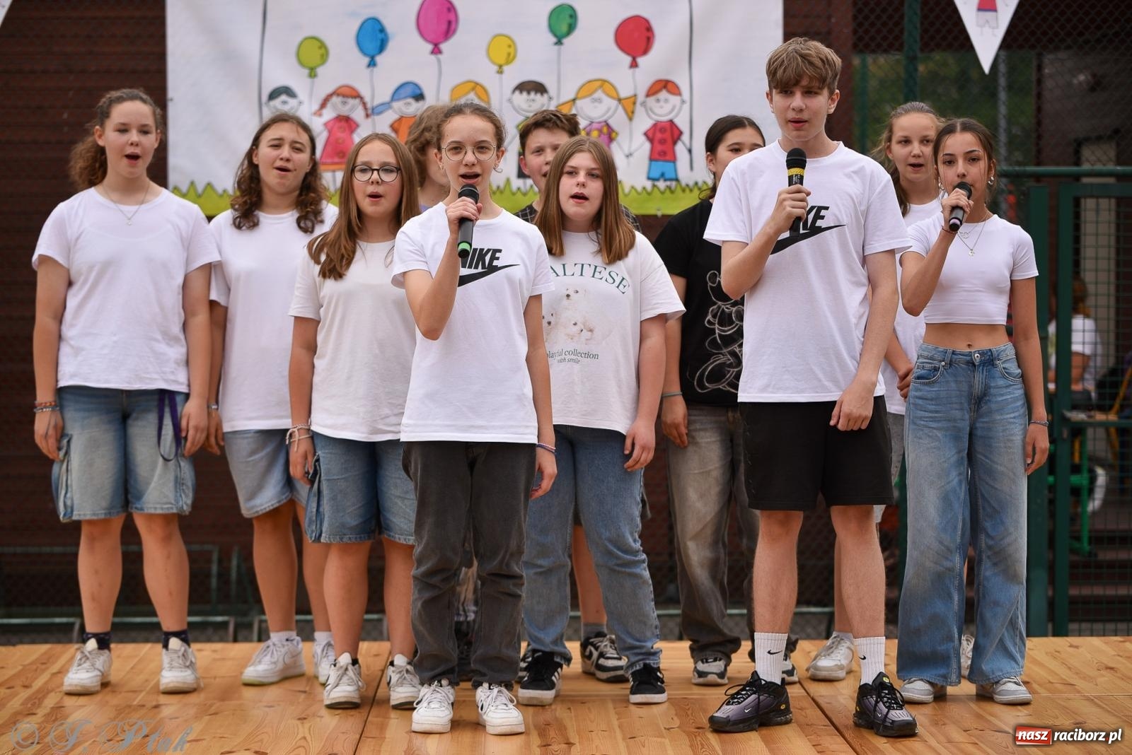 Zdjęcie w galerii na portalu naszraciborz.pl: Piętnastka festynem rodzinnym żegna rok szkolny wiadomości z regionu