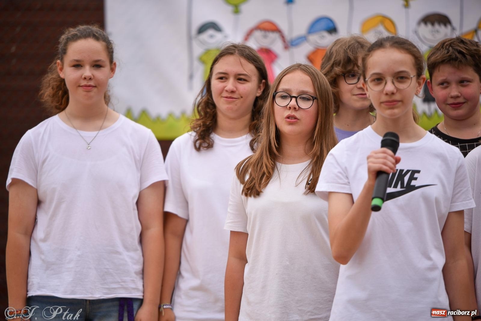 Zdjęcie w galerii na portalu naszraciborz.pl: Piętnastka festynem rodzinnym żegna rok szkolny wiadomości z regionu