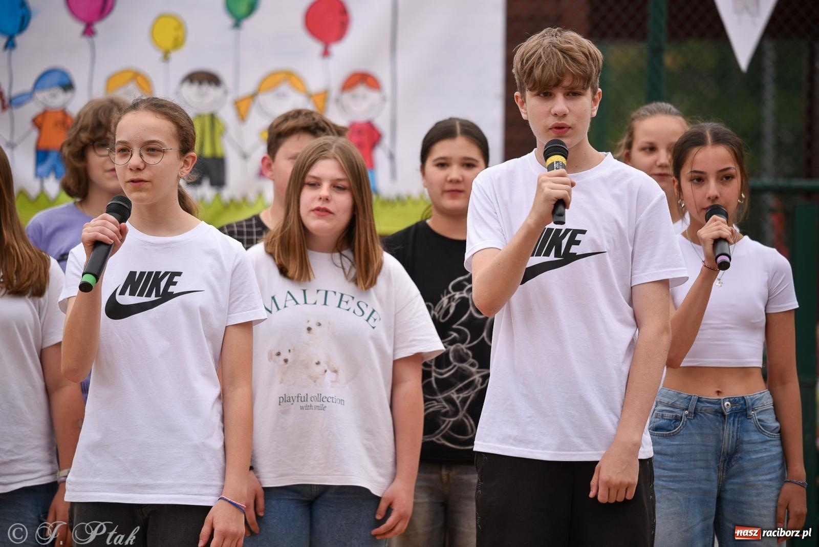 Zdjęcie w galerii na portalu naszraciborz.pl: Piętnastka festynem rodzinnym żegna rok szkolny wiadomości z regionu