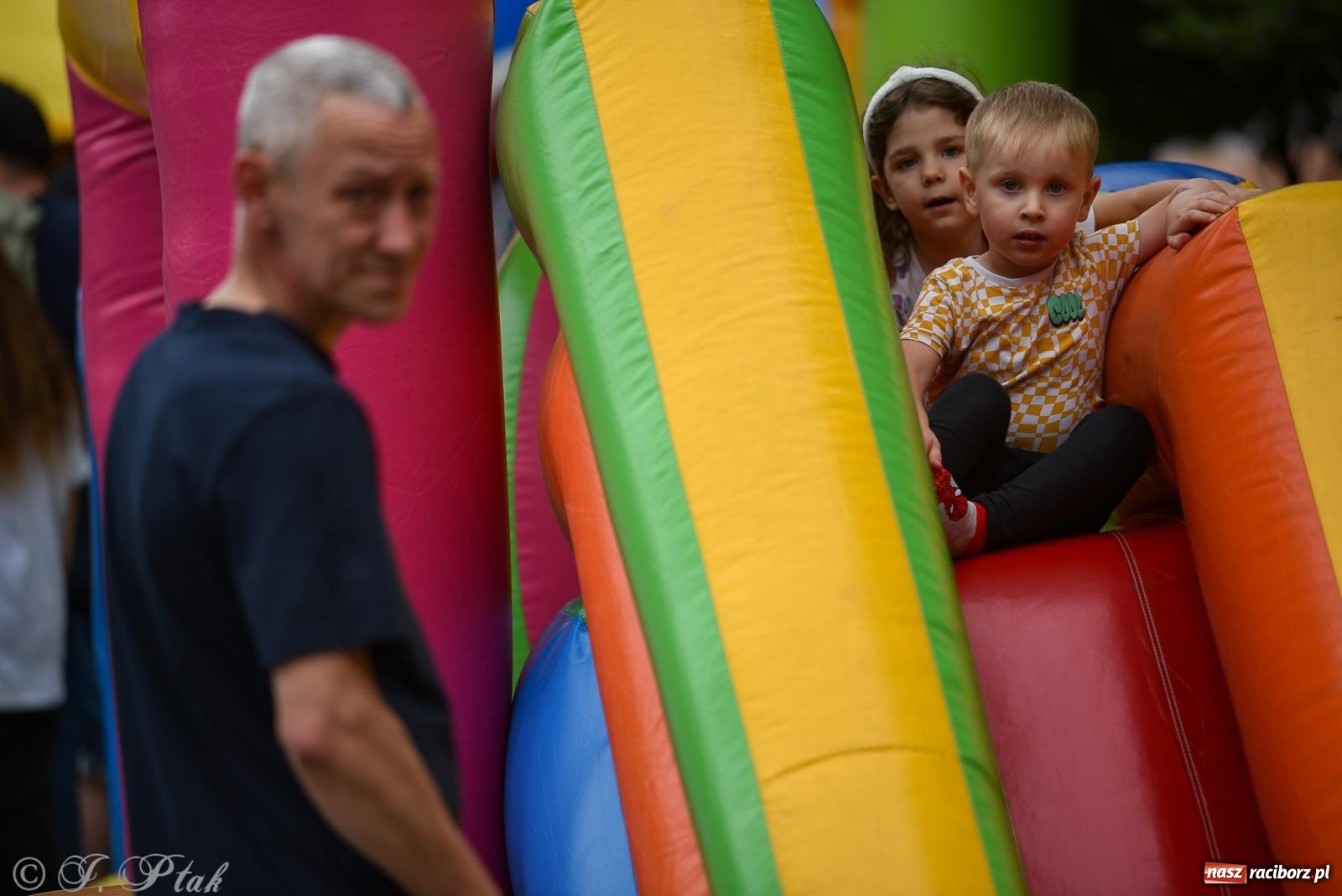 Zdjęcie w galerii na portalu naszraciborz.pl: Piętnastka festynem rodzinnym żegna rok szkolny wiadomości z regionu
