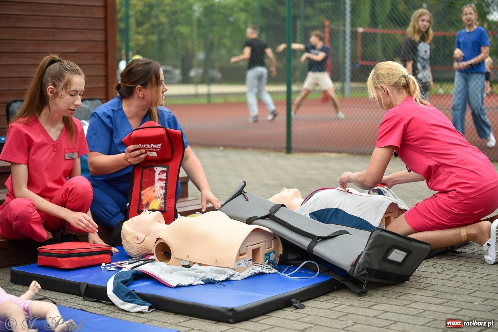 Zdjęcie w galerii na portalu naszraciborz.pl: Piętnastka festynem rodzinnym żegna rok szkolny wiadomości z regionu