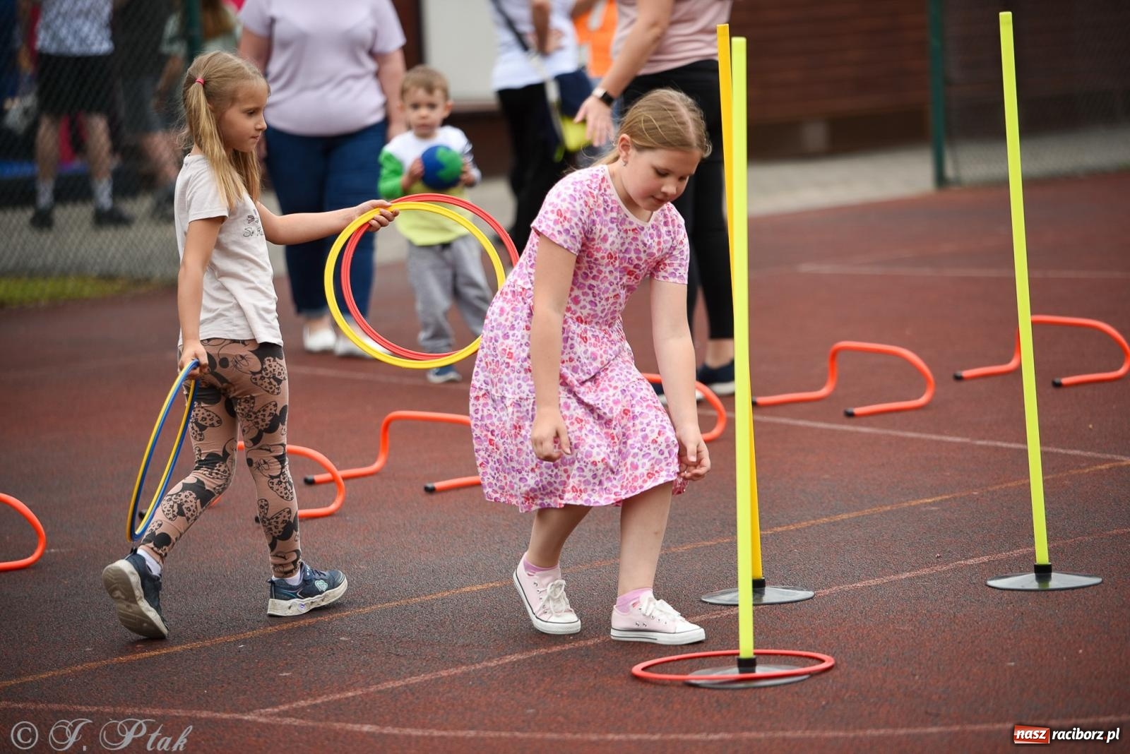 Zdjęcie w galerii na portalu naszraciborz.pl: Piętnastka festynem rodzinnym żegna rok szkolny wiadomości z regionu