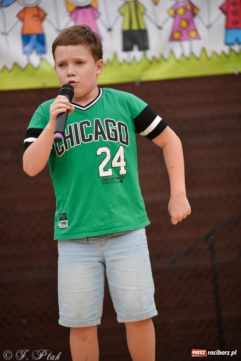 Zdjęcie w galerii na portalu naszraciborz.pl: Piętnastka festynem rodzinnym żegna rok szkolny wiadomości z regionu