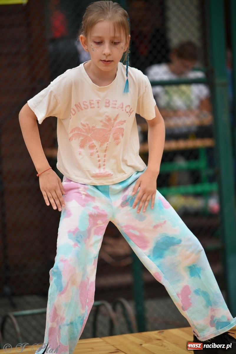 Zdjęcie w galerii na portalu naszraciborz.pl: Piętnastka festynem rodzinnym żegna rok szkolny wiadomości z regionu