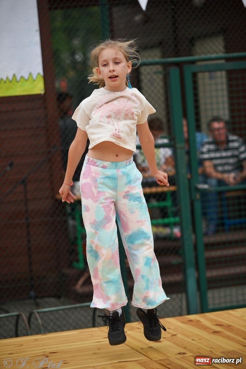 Zdjęcie w galerii na portalu naszraciborz.pl: Piętnastka festynem rodzinnym żegna rok szkolny wiadomości z regionu