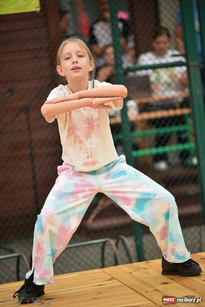 Zdjęcie w galerii na portalu naszraciborz.pl: Piętnastka festynem rodzinnym żegna rok szkolny wiadomości z regionu