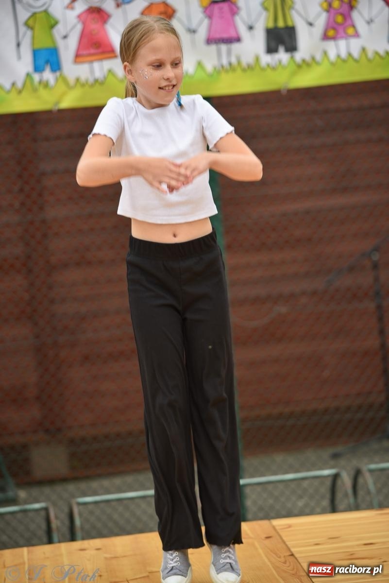 Zdjęcie w galerii na portalu naszraciborz.pl: Piętnastka festynem rodzinnym żegna rok szkolny wiadomości z regionu