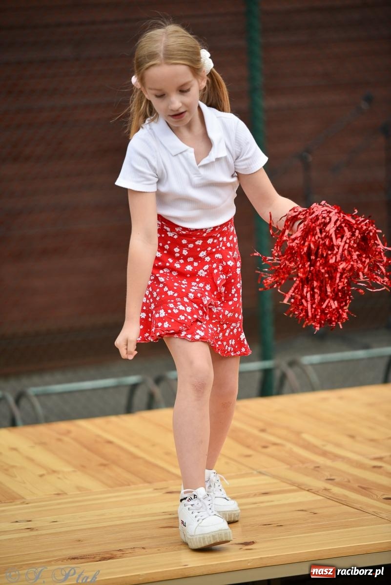 Zdjęcie w galerii na portalu naszraciborz.pl: Piętnastka festynem rodzinnym żegna rok szkolny wiadomości z regionu