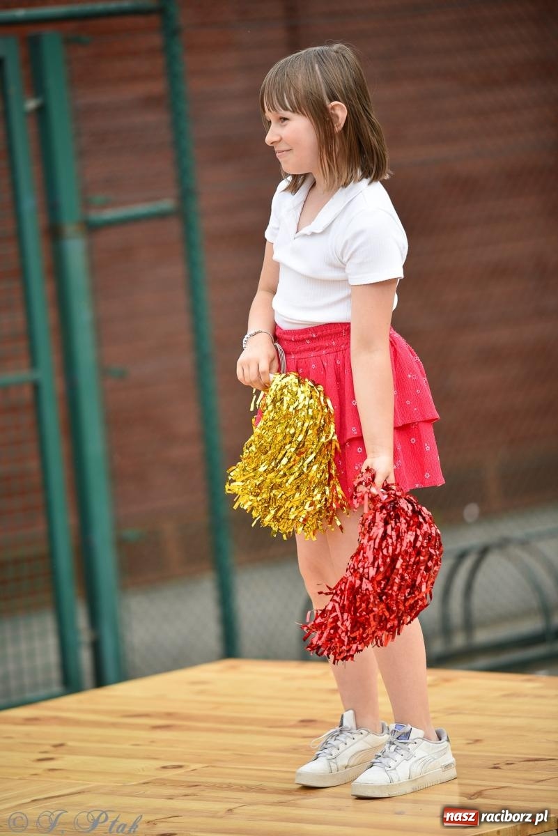 Zdjęcie w galerii na portalu naszraciborz.pl: Piętnastka festynem rodzinnym żegna rok szkolny wiadomości z regionu