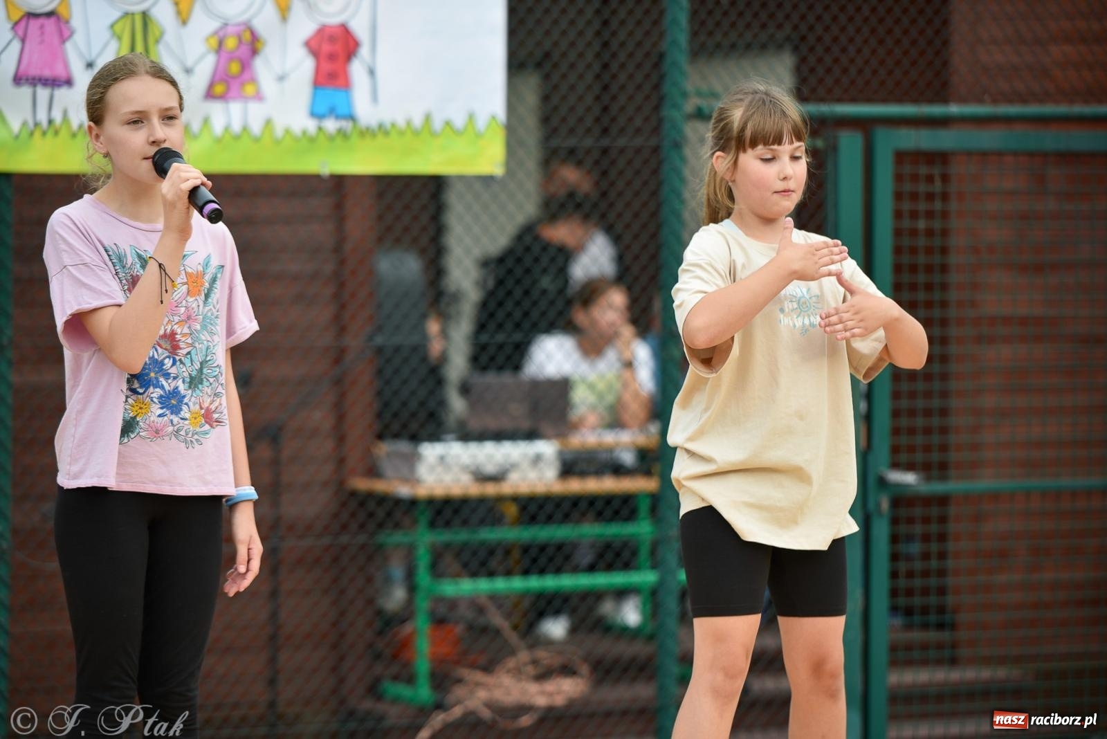 Zdjęcie w galerii na portalu naszraciborz.pl: Piętnastka festynem rodzinnym żegna rok szkolny wiadomości z regionu