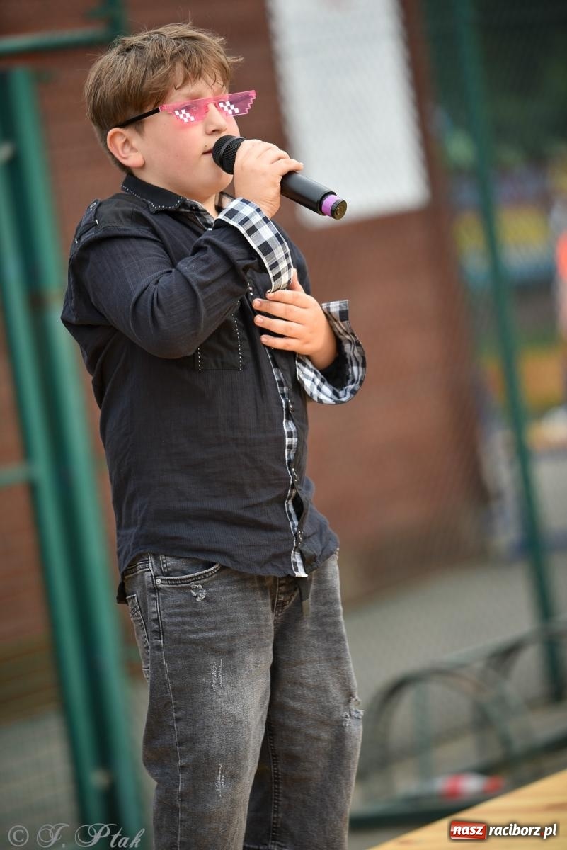 Zdjęcie w galerii na portalu naszraciborz.pl: Piętnastka festynem rodzinnym żegna rok szkolny wiadomości z regionu